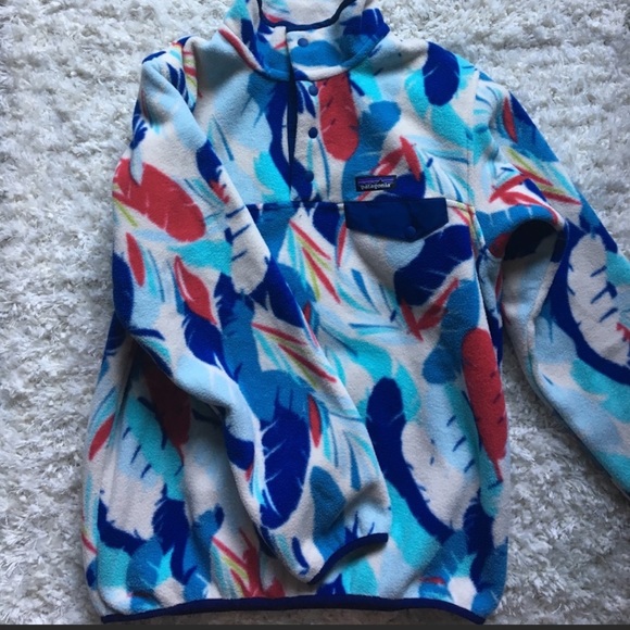 NWOT!! Patagonia multi colored pullover💙 - Picture 2 of 2